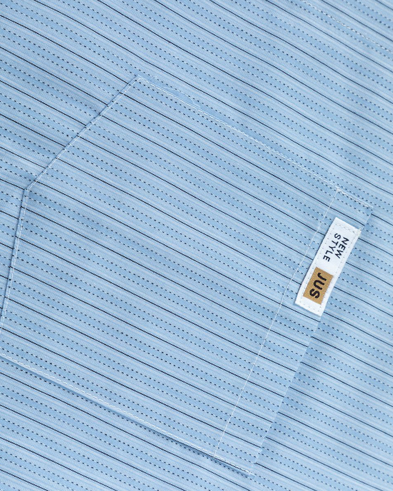 Casual striped short-sleeved shirt