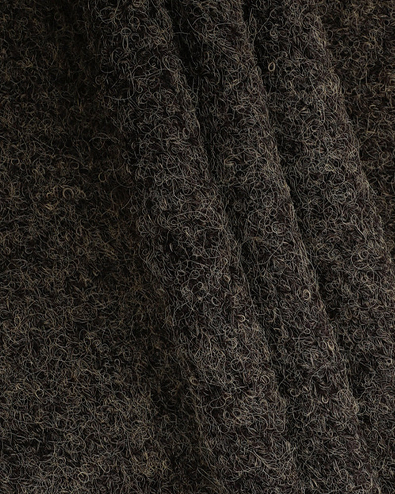 뿔 단추 자카드 스웨터