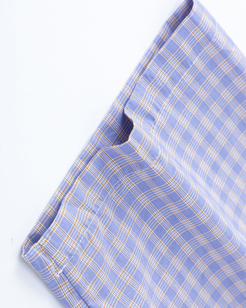 Casual plaid short-sleeved shirt