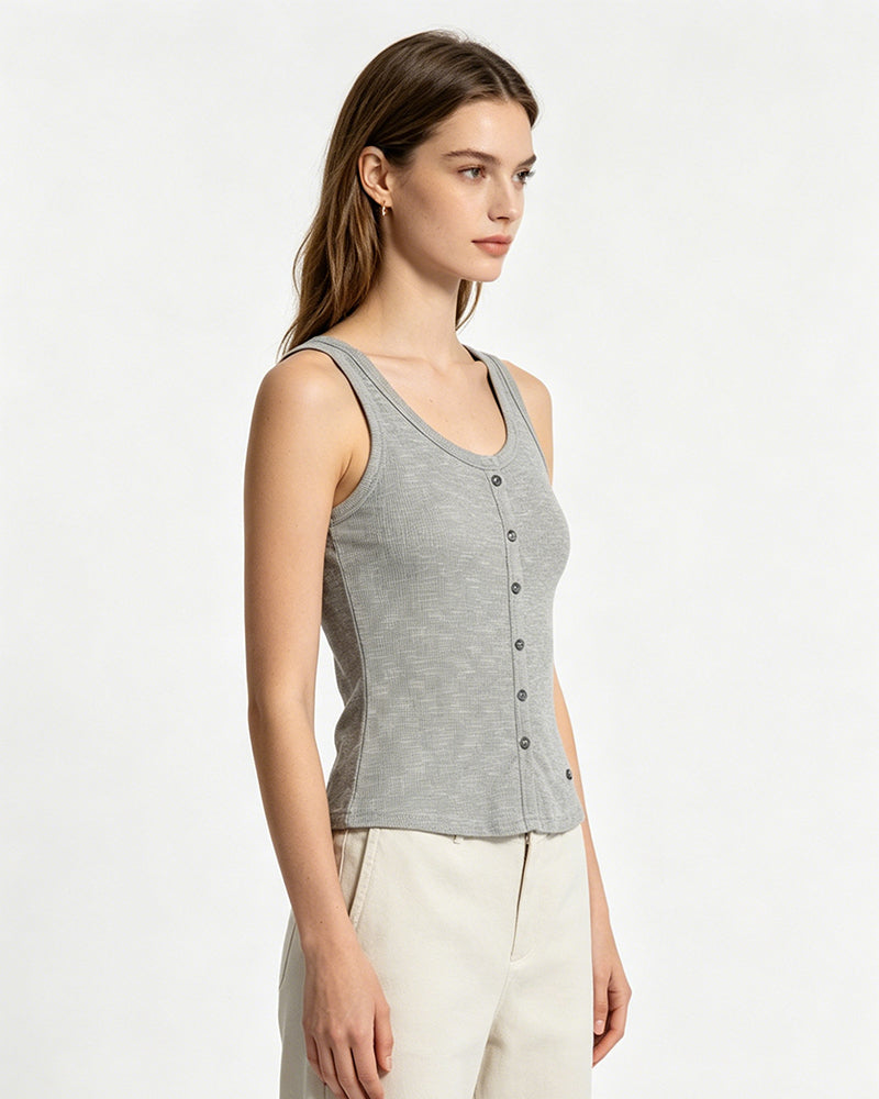 Simple and versatile sleeveless top (women's)
