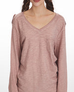 Simple, fitted top (women's)