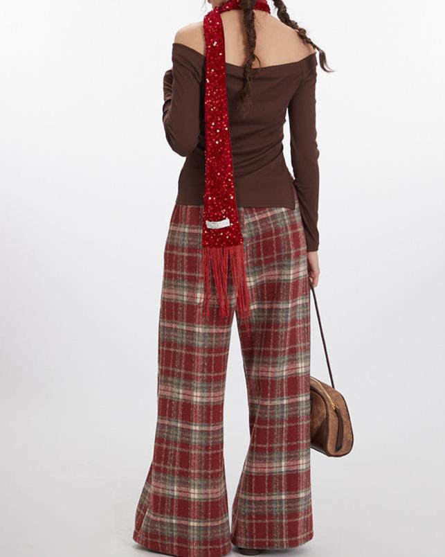 Sexy sloping shoulder neckline