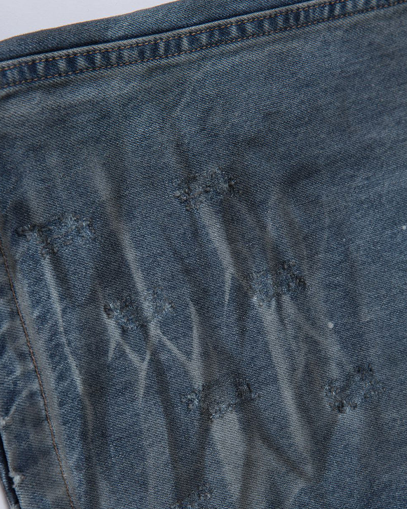 水洗破洞牛仔褲