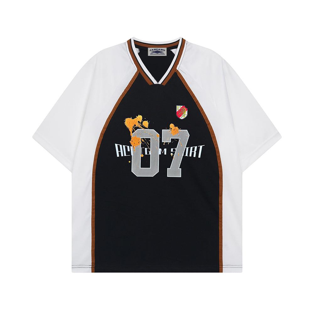 대비되는 색상의 심플한 반팔