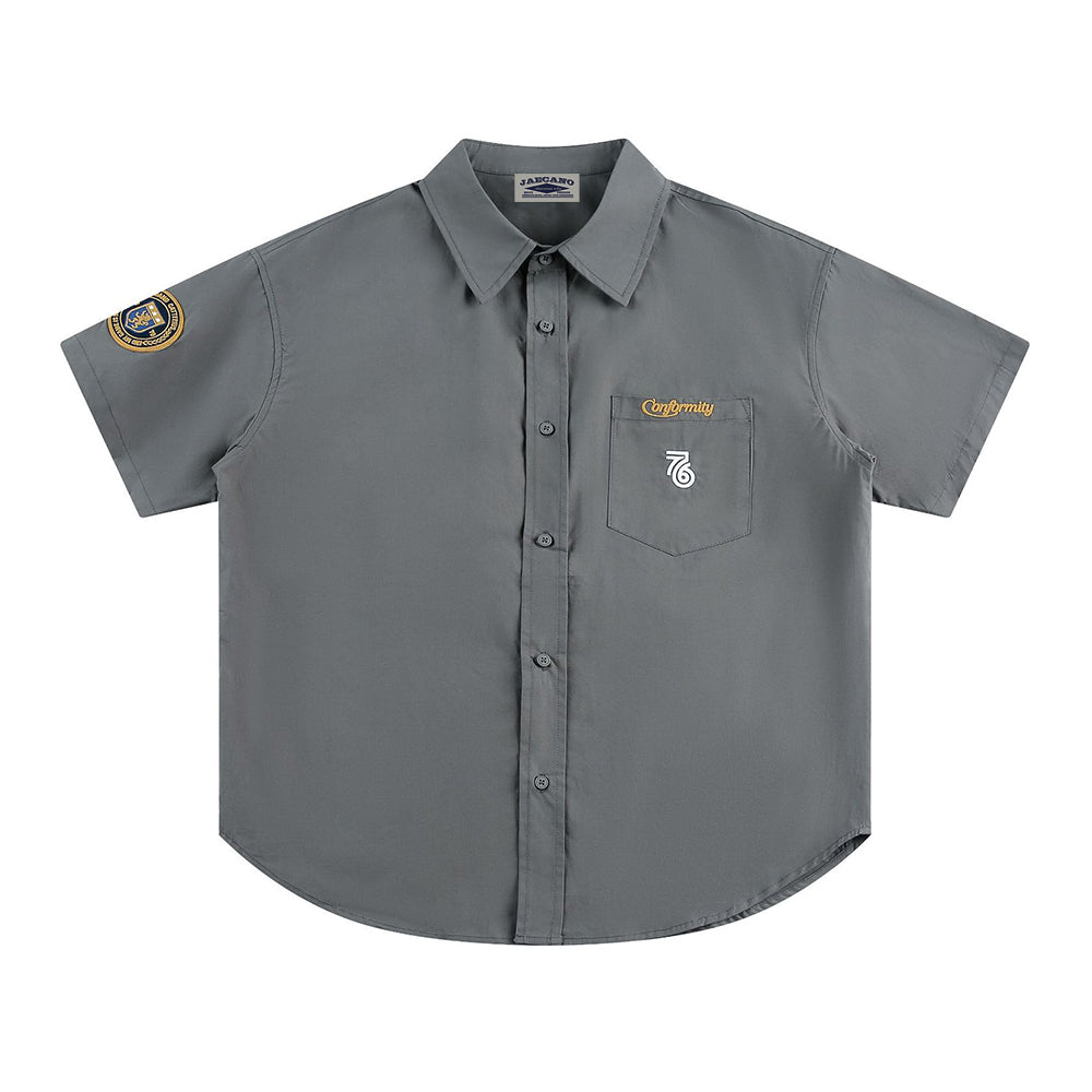 Badge embroidered short-sleeved shirt