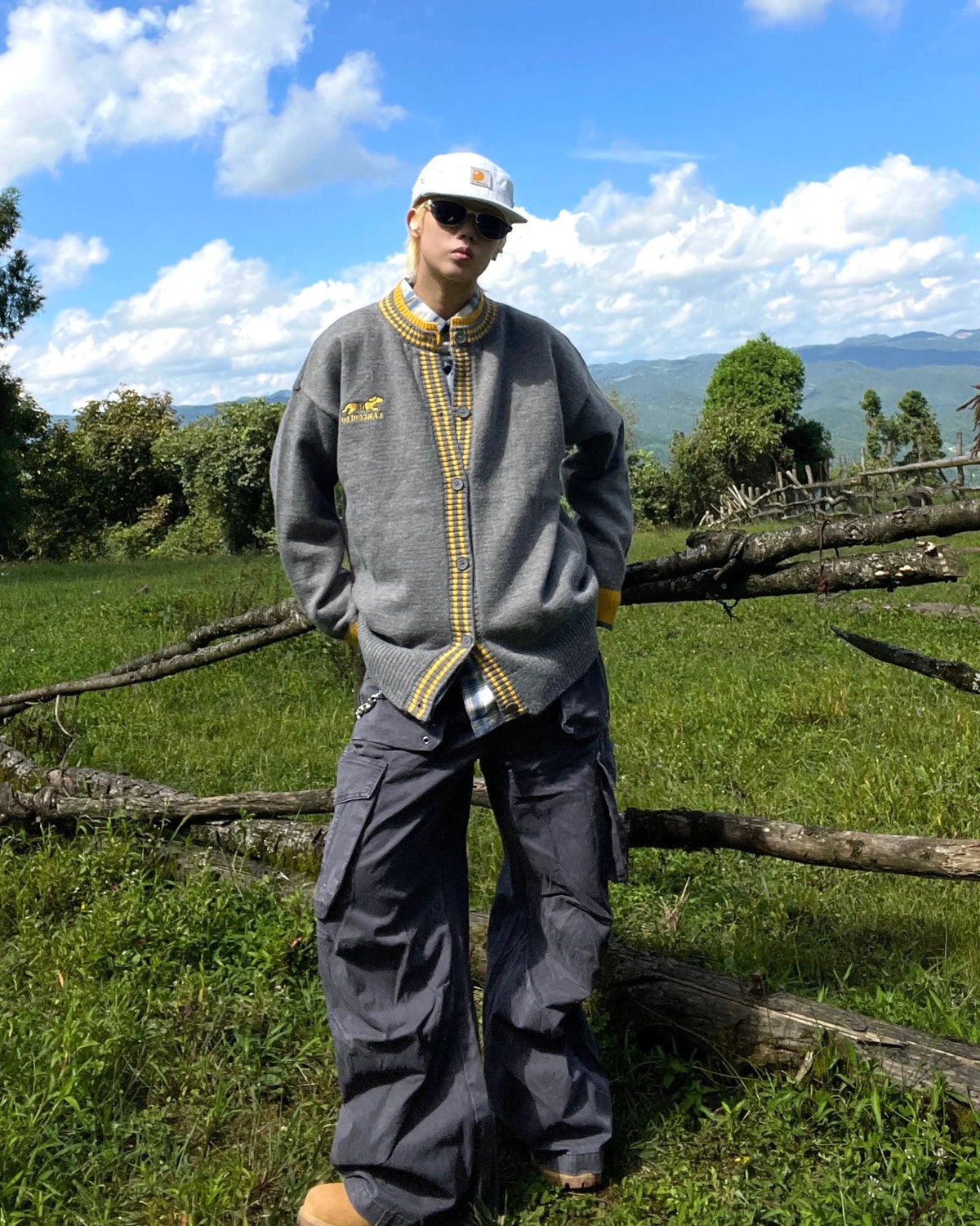 대비색 크루넥 스웨터