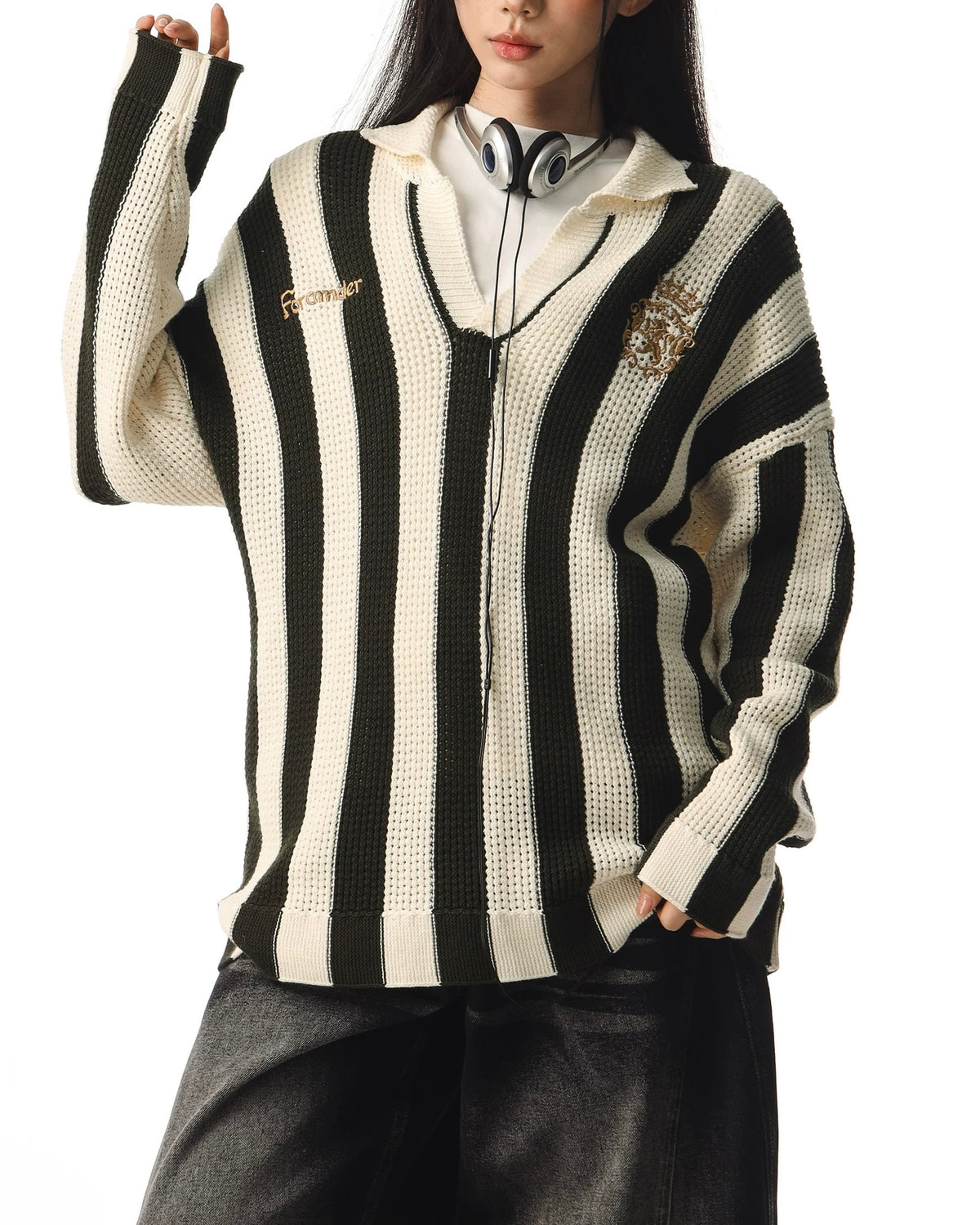 Simple and versatile collared sweater