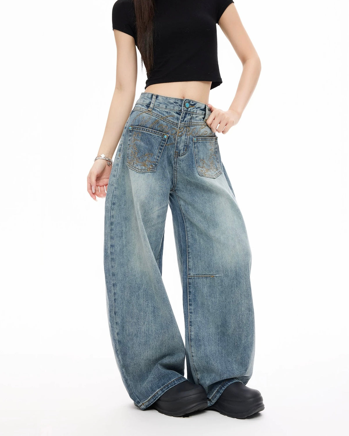 Loose-fitting washed denim jeans