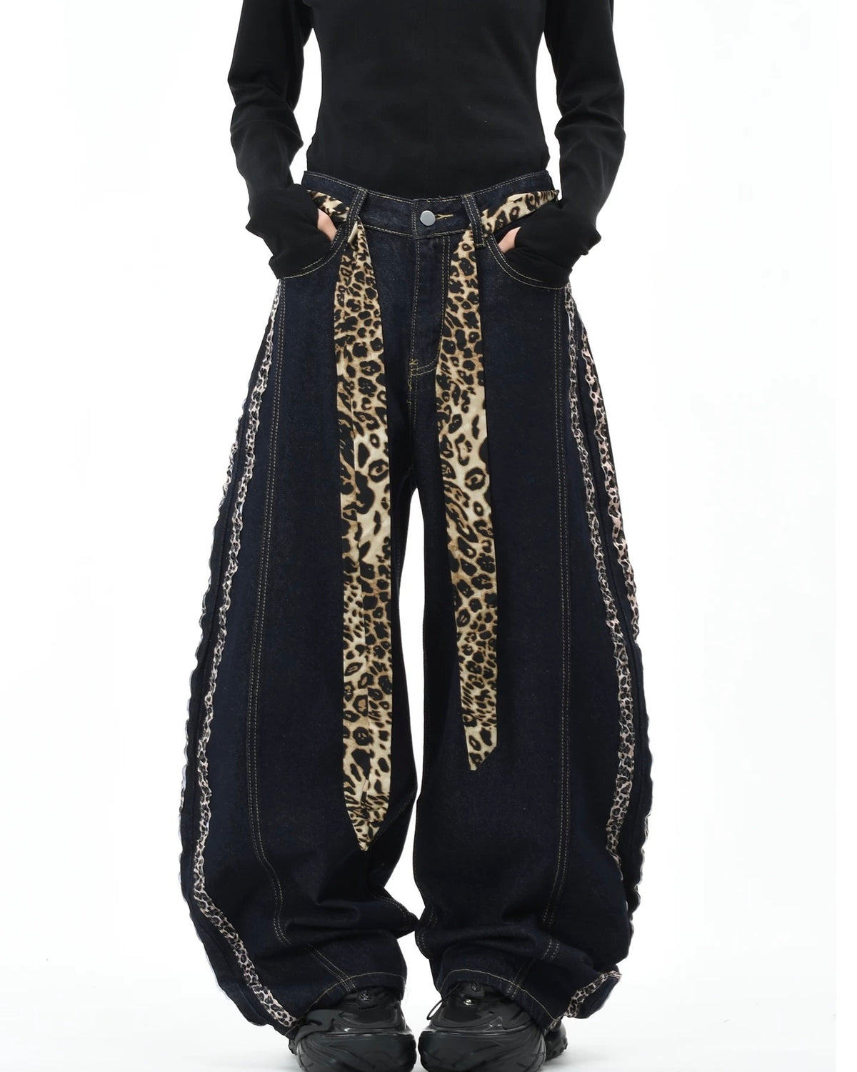 Loose leopard print jeans