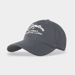 レトロなミニマリストベースボールキャップ