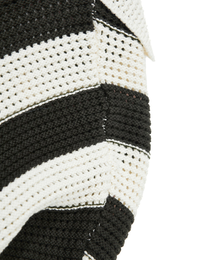 Simple and versatile collared sweater