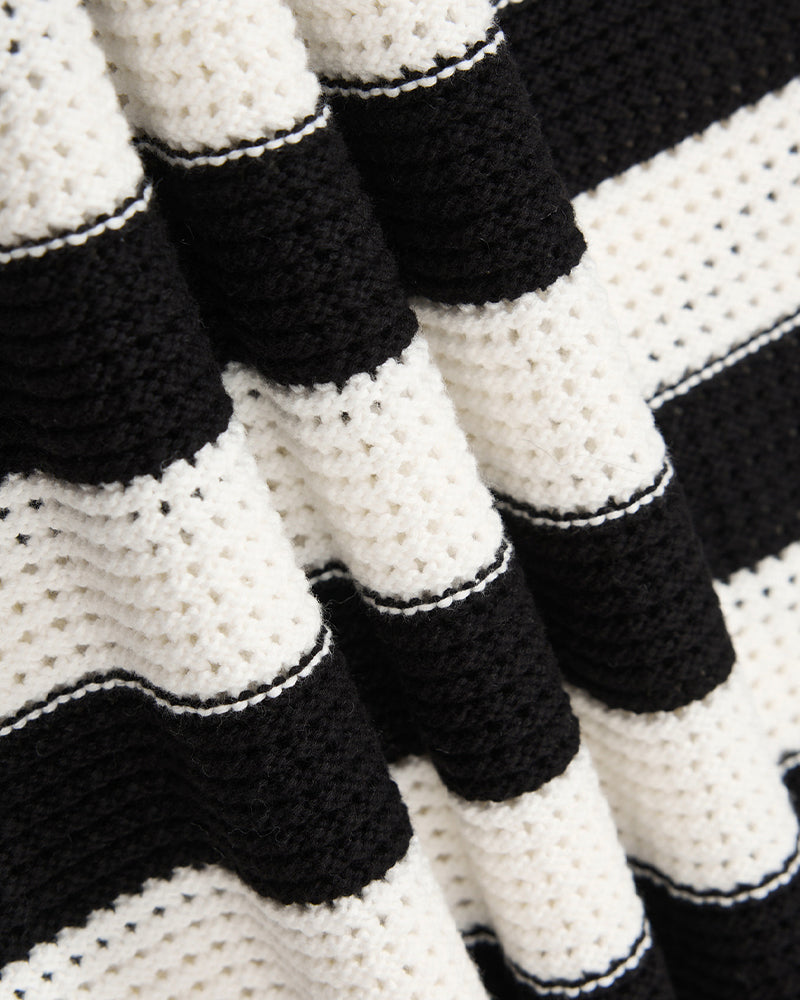 Simple and versatile collared sweater