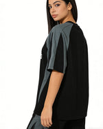 루즈한 반소매와 대비되는 레트로 패치워크