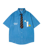 작은 자수 꽃무늬가 있는 반팔 셔츠