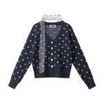 레이스 스카프와 넉넉한 핏의 니트 스웨터 (여성용)