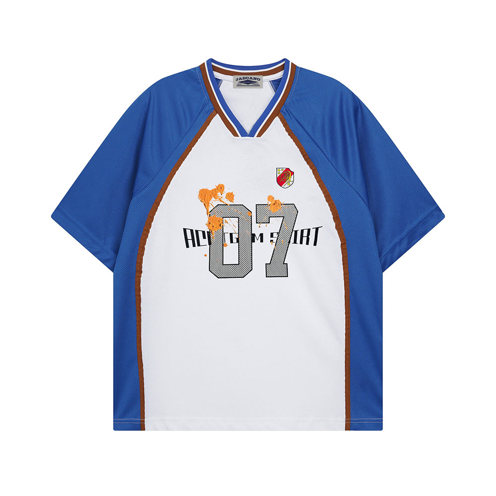 대비되는 색상의 심플한 반팔