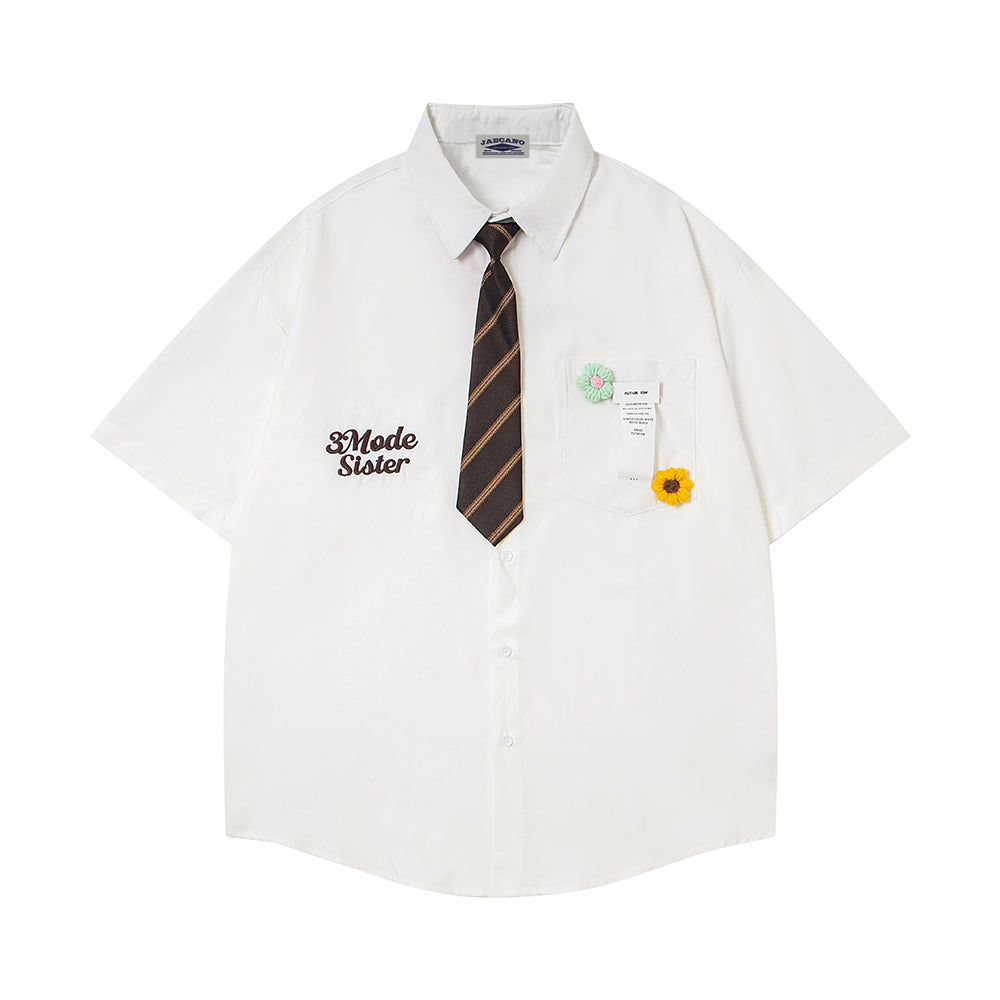 Short-sleeved shirt with small embroidered flowers