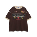 대조적인 컬러 레터링 짧은 소매