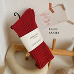 동물의 해를 위한 빨간색 송아지 양말