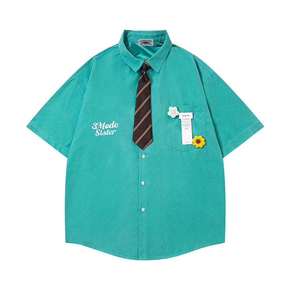 Short-sleeved shirt with small embroidered flowers