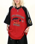 대조적인 색상의 문자 짧은 소매