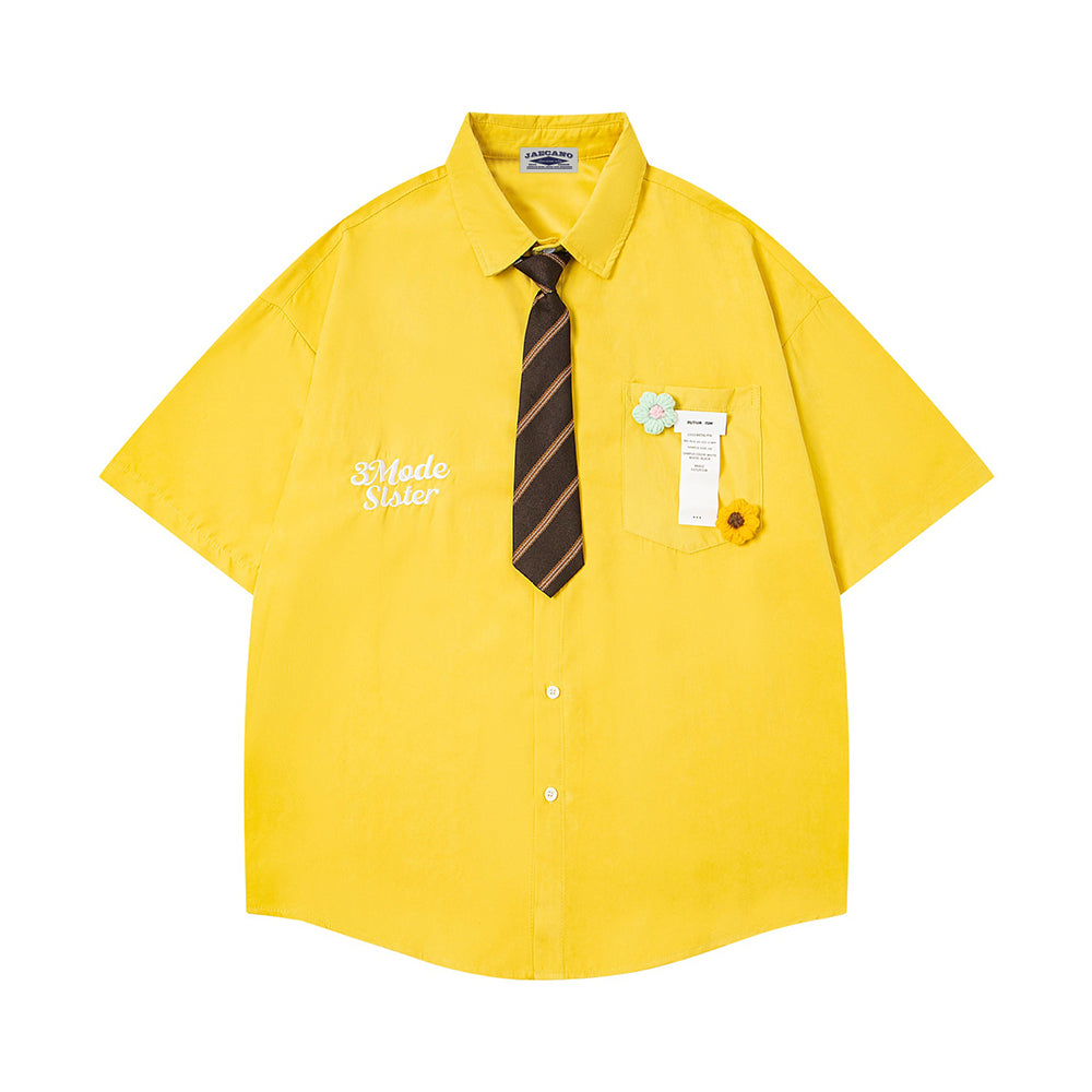 Short-sleeved shirt with small embroidered flowers