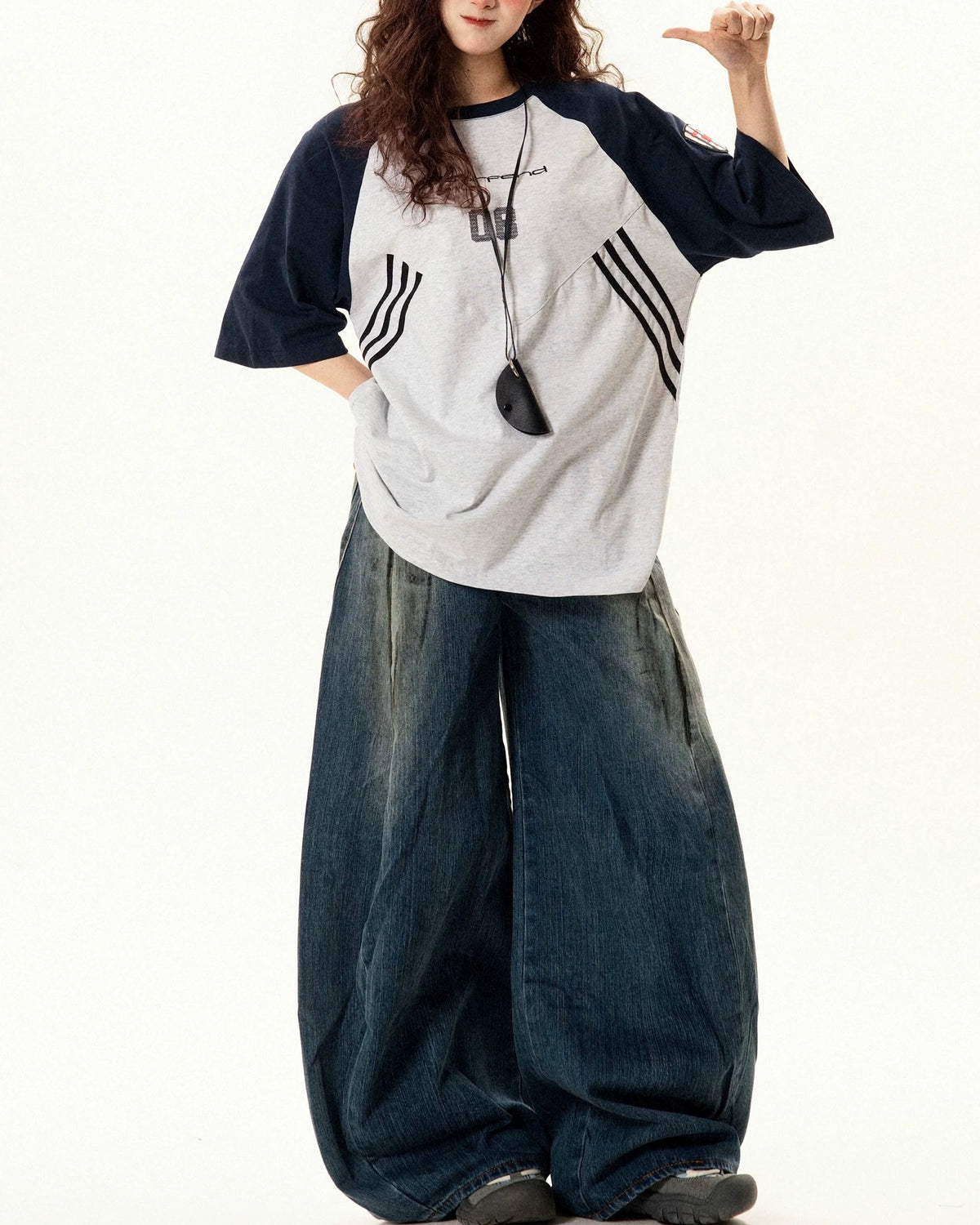 Contrast color letter embroidered short sleeves