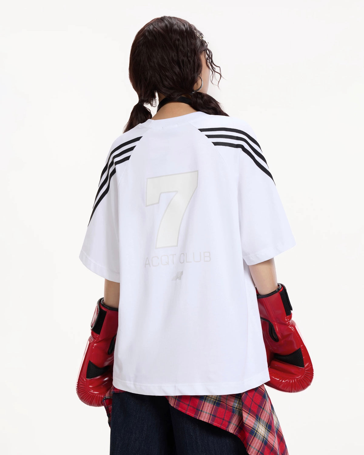 심플한 대비 컬러의 반팔