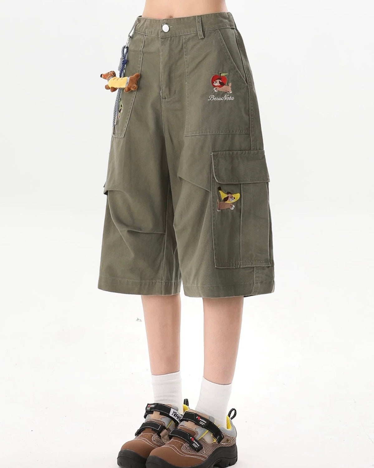 Multi-pocket cargo shorts