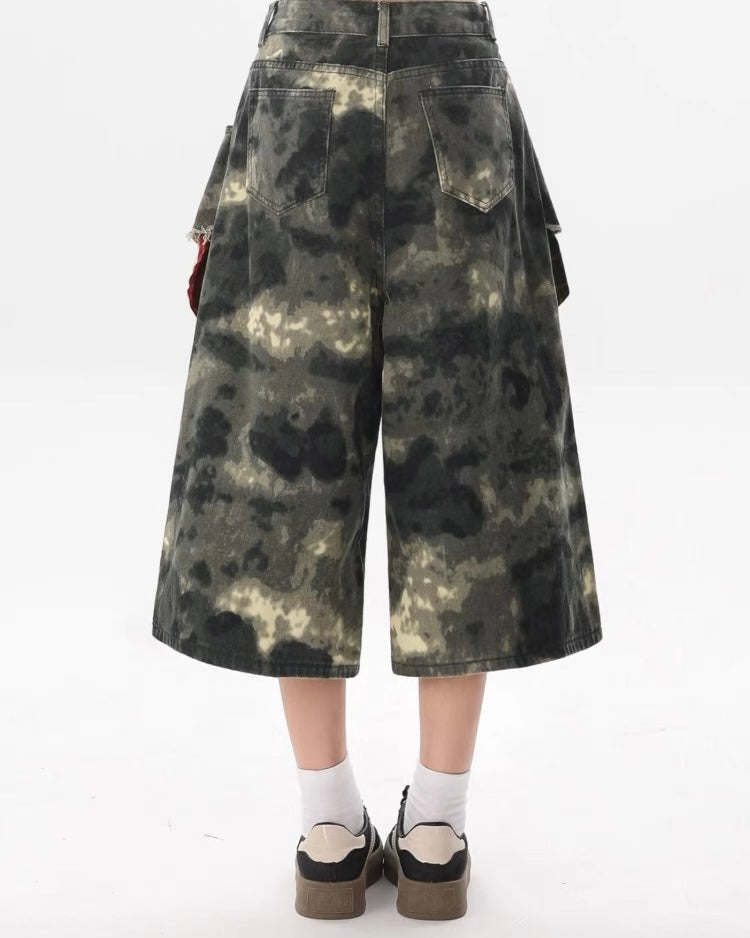 Loose camouflage shorts