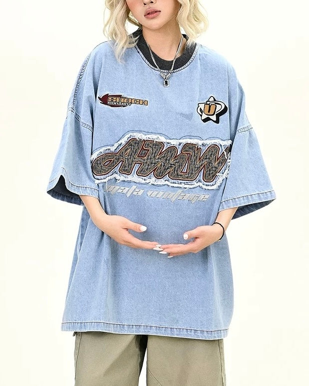 대조적인 컬러의 데님 반팔