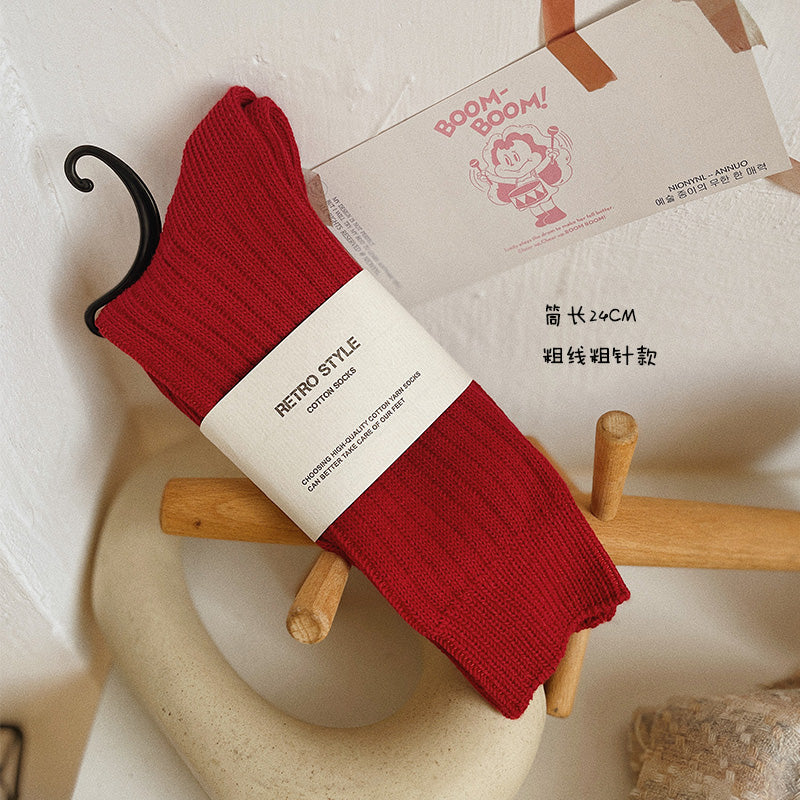 동물의 해를 위한 빨간색 송아지 양말