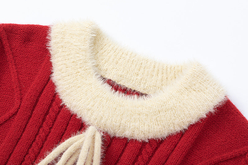 Retro crew neck sweater with fur ball