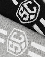 컬러 블록 니트 소재의 활용도 높은 코트