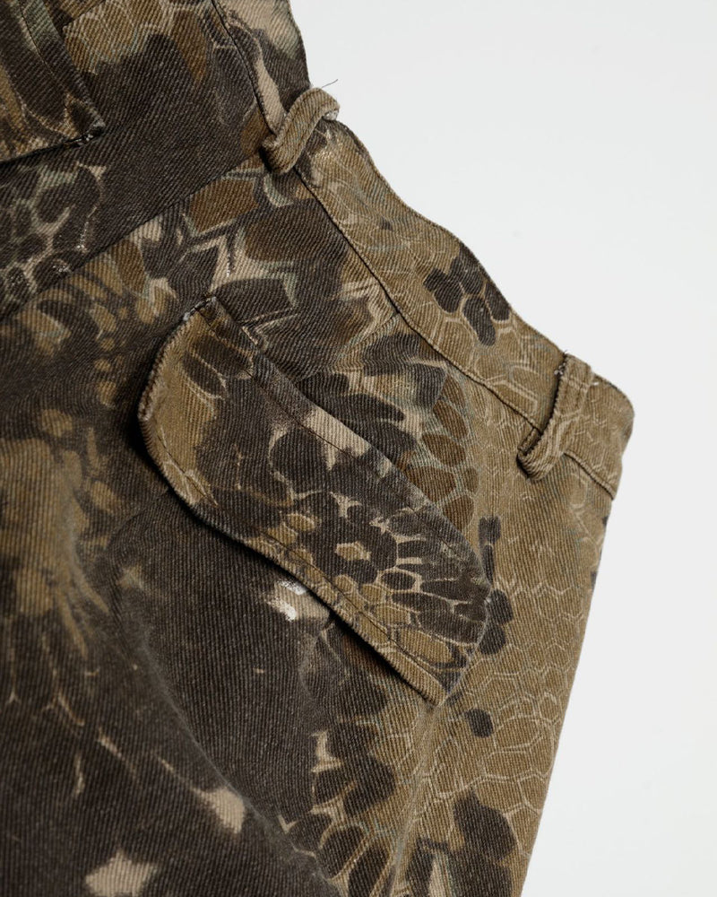 Simple loose camouflage shorts