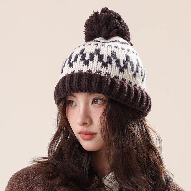 Versatile and cute jacquard warm knitted hat