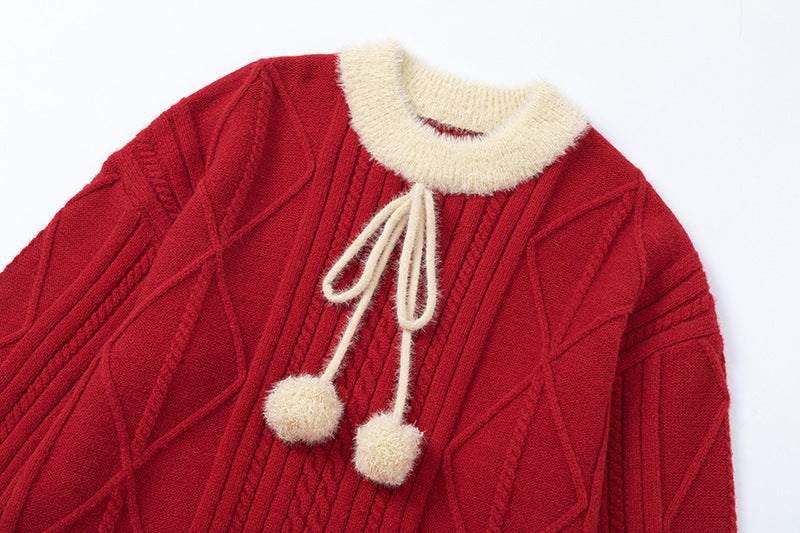 Retro crew neck sweater with fur ball