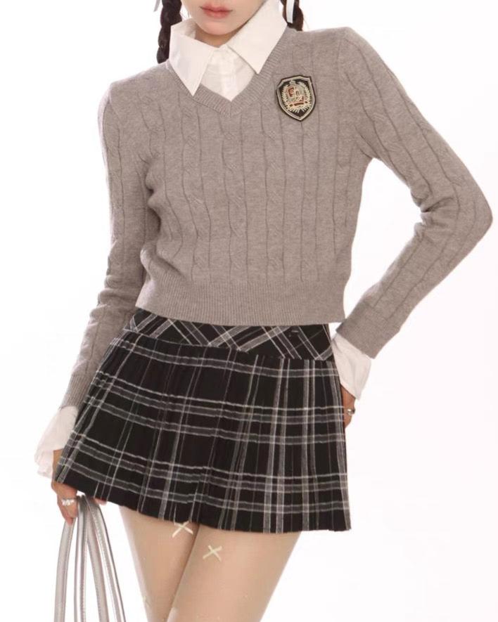 Preppy style fake two-piece lapel sweater (women's style)