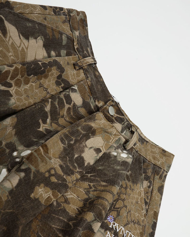 Simple loose camouflage shorts