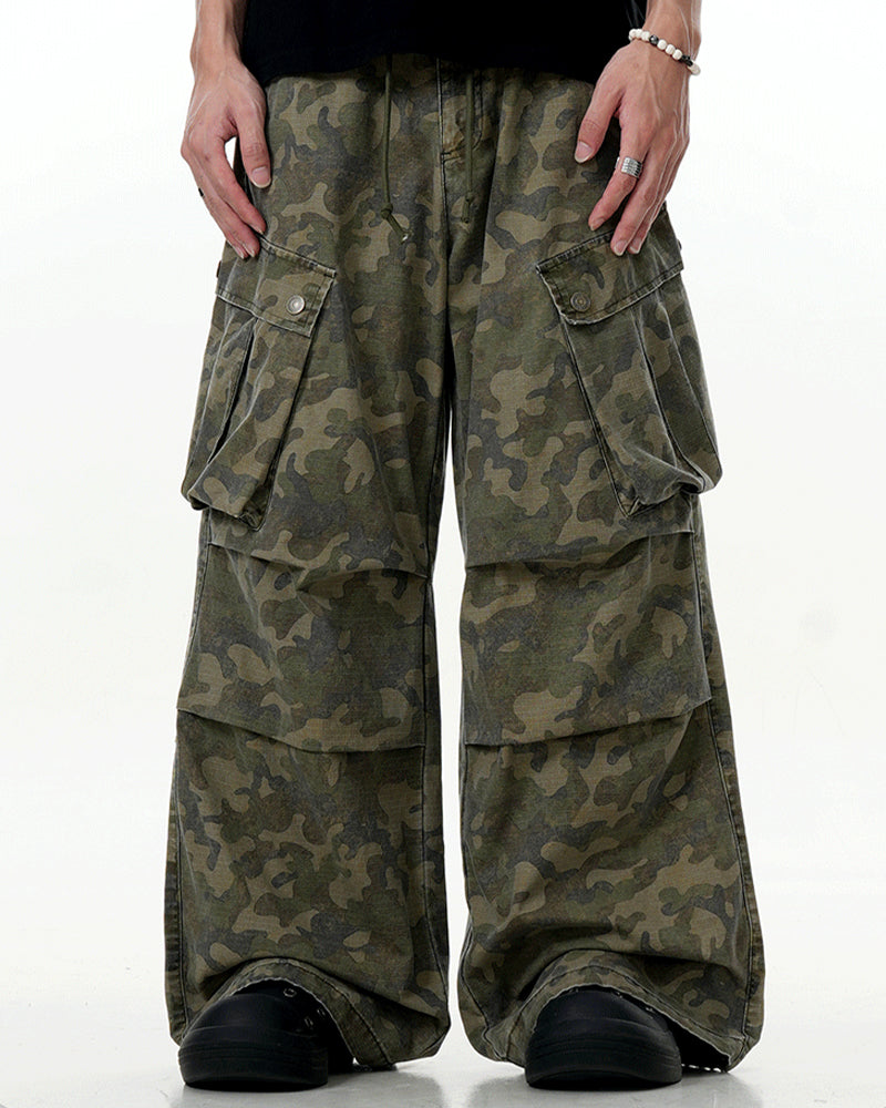 Camouflage cargo trousers