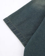 대조적인 컬러의 데님 반팔