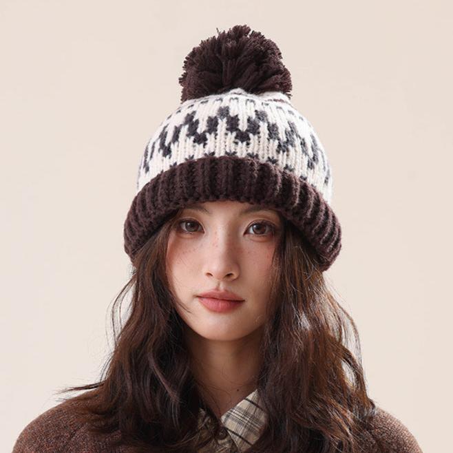 Versatile and cute jacquard warm knitted hat