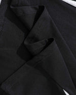 루즈한 반소매와 대비되는 레트로 패치워크