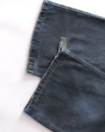 水洗破洞直筒牛仔褲