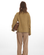 넉넉한 핏의 칼라가 있는 베이스 레이어