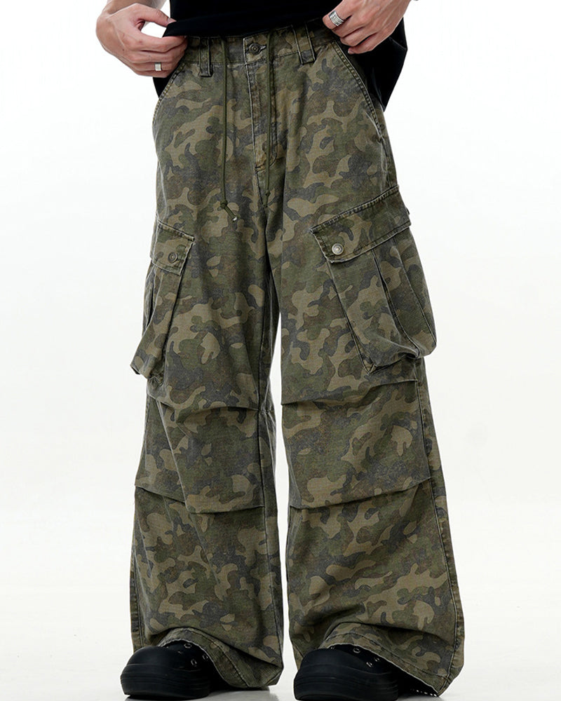 Camouflage cargo trousers