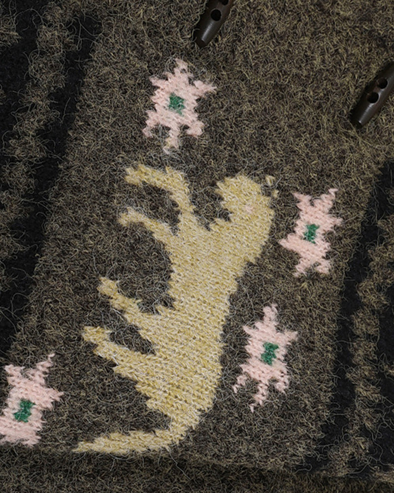 뿔 단추 자카드 스웨터