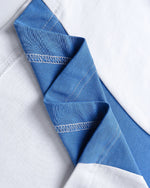 심플한 대비 컬러의 반팔