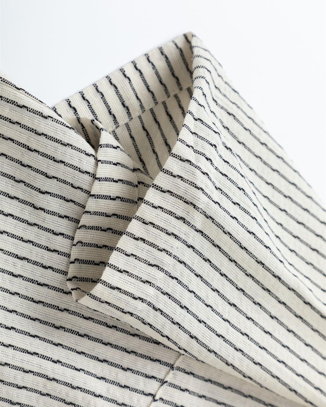 Simple striped short-sleeved shirt