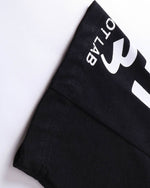 심플한 대비 컬러의 반팔